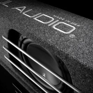JL Audio HO112RG-W3v3
Ported H.O. Wedge™ enclosure with one 12" W3v3 subwoofer